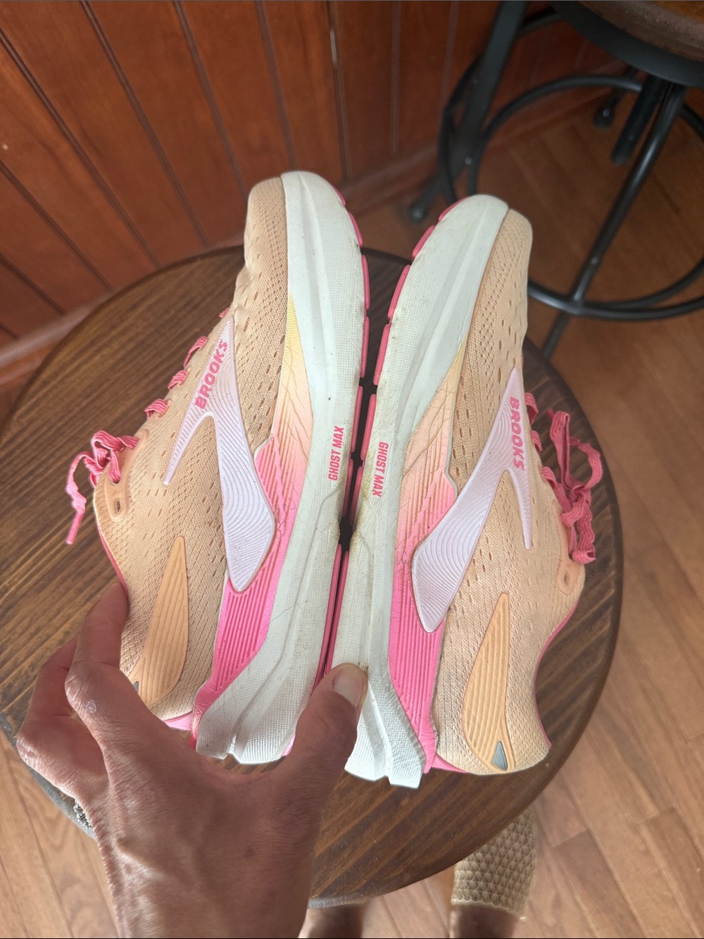 Brooks 🏃‍♀️ Ghost Max 3 size 9 in coral great condition *ran 40 easy miles in* - Picture 8 of 10